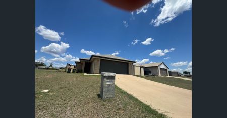 Modern 3-Bedroom Townhouse With Double Garage & Solar Power - Photo 2