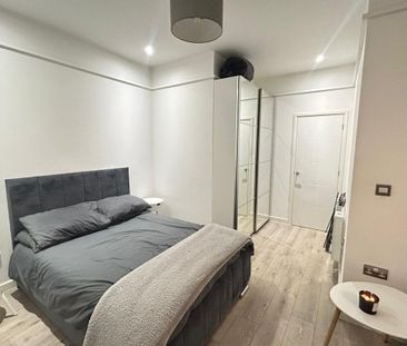 Edinburgh Gate - Photo 4