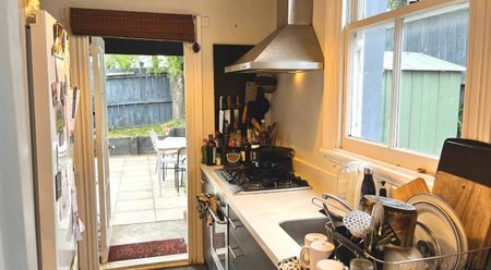 Newtown Character Cottage - Photo 3