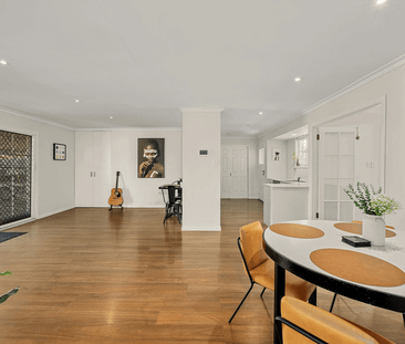 26 Ilkinia Avenue, Broadbeach Waters, Qld 4218 - Photo 3