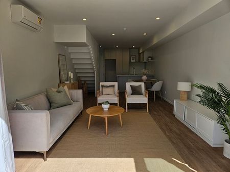 Chic 2BR Townhouse! - Photo 3