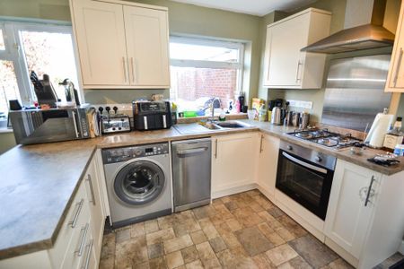 3 bedroom semi-detached house to rent - Photo 2