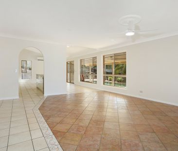 SPACIOUS FAMILY HOME WITH POOL - INTERNAL PHOTOS TO COME SOON - Photo 2