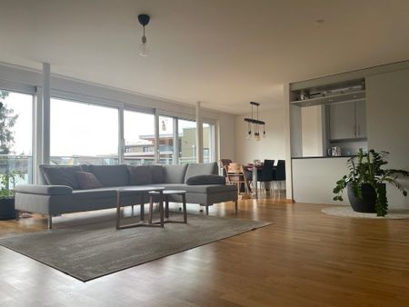 In ruhiger, gepflegter und charmanter Liegenschaft - Foto 2