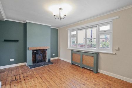 3 bedroom semi-detached house to rent - Photo 2