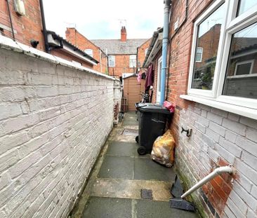 3 bedroom terraced house to rent - Photo 3