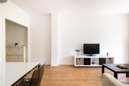 Spacious & Bright Three-bedroom Apartment with Balcony in Sant Martí - Photo 5