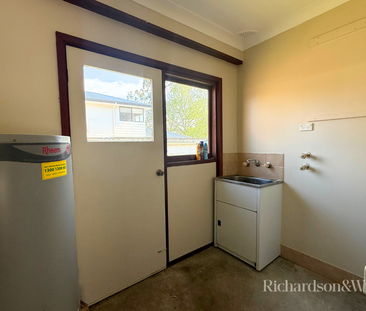 Comfortable Family Home! - Photo 1