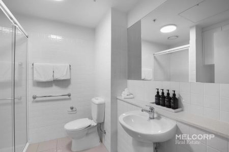 Perfect Central Location - Electricity, Gas and Water Included in Rent! - Photo 5