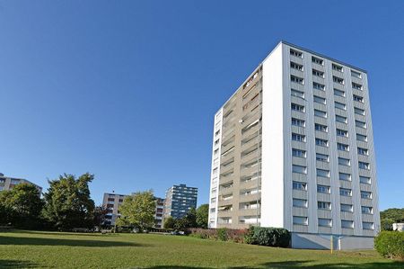 Sur les hauteurs de la Chaux-de-Fonds, ce 4.5 pièces vous attend ! - Photo 2