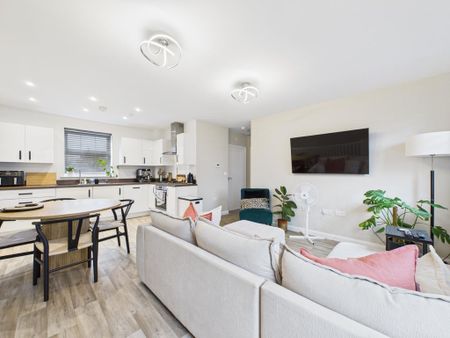 2 bedroom coach house to rent - Photo 2