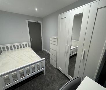 Room in a Shared House, Harrison Road, SO17 - Photo 5