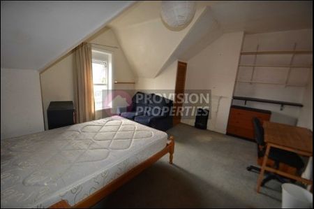 6 Bedroom Student Properties Leeds - Photo 3