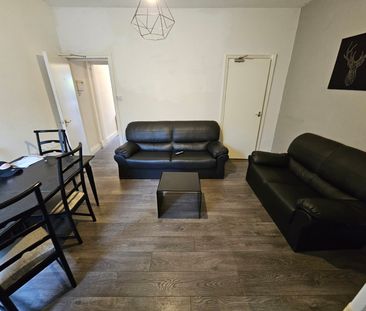 6 Bed - 13 Mayville Place, Hyde Park, Leeds - LS6 1NE - Student - Photo 2