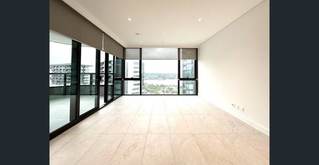 Tile Floor | Spacious | Water Front | - Photo 1