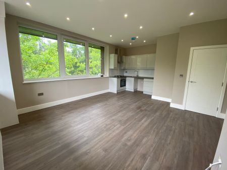 property to rent - Photo 2