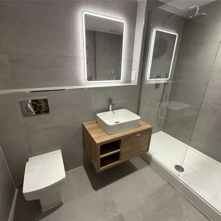 A newly converted 1 bedroom apartment to rent at Market Place in the heart of Reading's town centre. Having been superbly converted, offering a very high standard of presentation throughout. - Photo 4