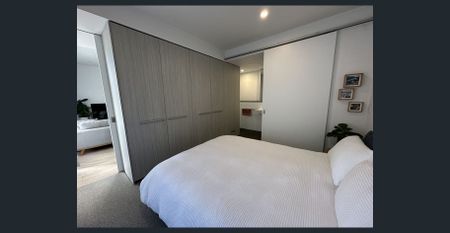 IMMACULATELY PRESENTED AND FILLED WITH LIGHT! - Photo 3