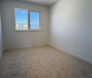 For Lease - 8 Red Oak Common, Cambridge, Ontario - Photo 2