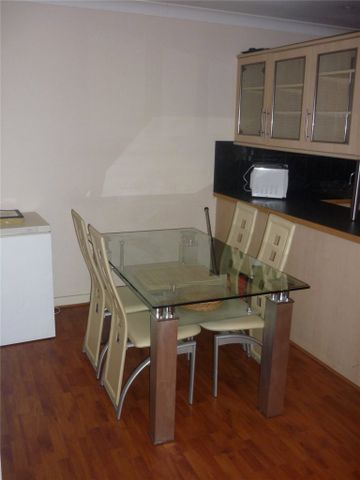 4 Bedroom Flat / Apartment - London Road, Southampton - Photo 3