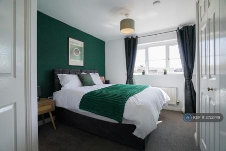 5 bedroom semi-detached house to rent - Photo 4