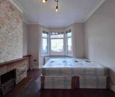 4 bedroom terraced house to rent - Photo 4