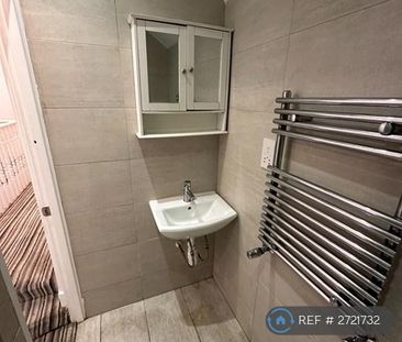 1 bedroom in a house share to rent - Photo 6