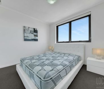 FULLY FURNISHED EXECUTIVE APARTMENT WITH VIEWS AT THE PINNACLE - Photo 5