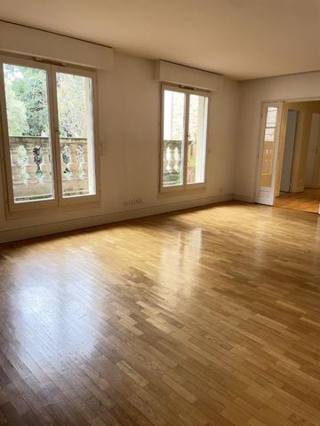 Location Appartement 2 pièces 65m² PARIS 8ème - Photo 2