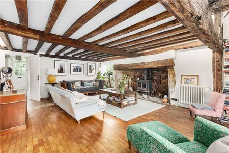 Beautiful five bedroom detached Grade II listed farmhouse on the outskirts of Wadhurst village - Photo 3