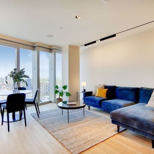 Manhattan Loft Gardens, 20 International Way, London - Photo 1