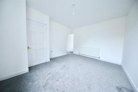 2 bedroom end of terrace house to rent - Photo 3