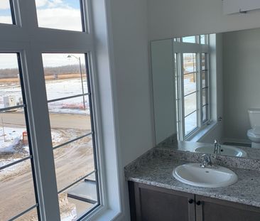 For Lease - 32 Oaktree Drive, Haldimand, Ontario - Photo 4