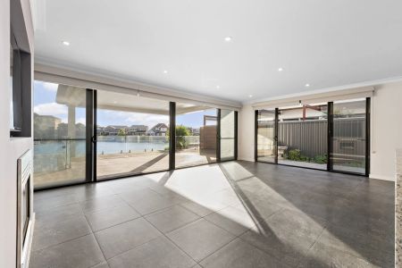 Four Bedrooms with Impeccable Views and Perfectly Positioned. - Photo 2