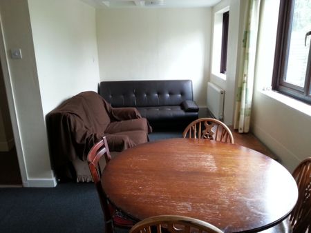 5 Bedroom House To Rent in Wallisdown - £2,525 pcm Tenancy Info - Photo 2