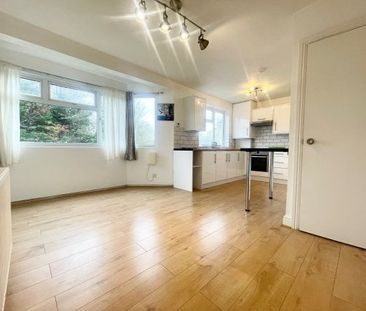 105, Onslow Gardens, London, Property for rent - Photo 2