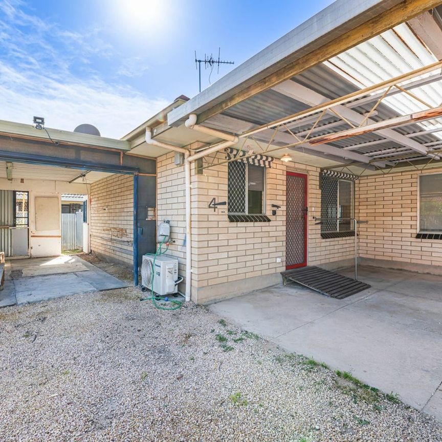 Neat 2 Bedroom Unit - Photo 1