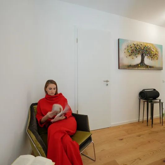 Traumhafte Neubauwohnung im Souterrain mit großem eigenen Garten - Photo 1