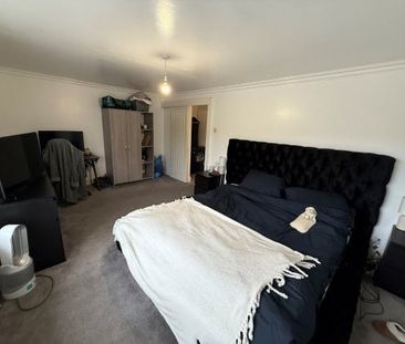 Oak tree Villa, Llanelli, SA15 - Photo 2