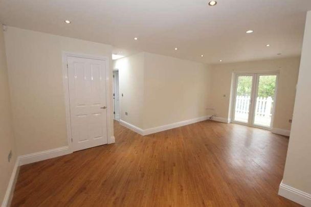 St Johns, Woking, GU21 - Photo 1