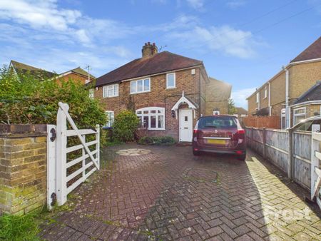 3 bedroom semi-detached house to rent - Photo 2