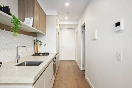 Modern 1-Bedroom Apartment in the Heart of Essendon - Photo 4