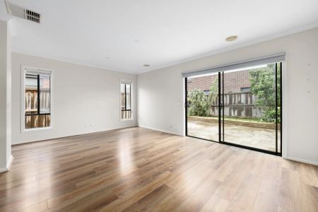 LIGHT-FILLED FAMILY HOME IN A CONVENIENT LOCATION - Photo 2