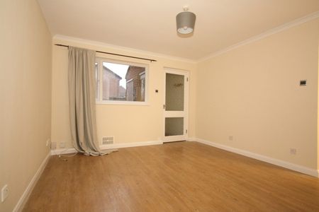 Fitzjohn Close, Guildford - Photo 5