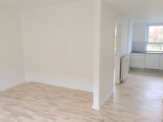 Lysfyldt 2-værelses lejlighed nær vandet i Nørresundby - Photo 1