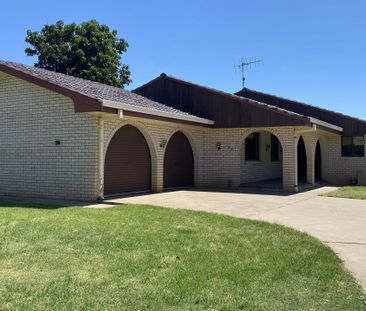 Family-Friendly Home for Rent in Narromine - Photo 2