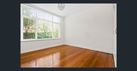 Bright, Oversized Two-Bedroom Apartment in Boutique Block - Photo 2