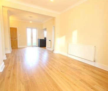 2 bedroom semi-detached house to rent - Photo 4