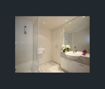 Stylish & spacious apartment in prime Hawthorn East location - Photo 5