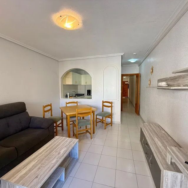 Alquiler de piso en Calle San Miguel de Salinas, 21 b - Photo 1